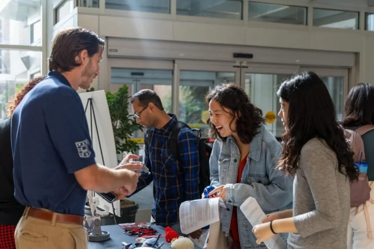 Building Connections: Tech Den Welcomes Back Students to WashU